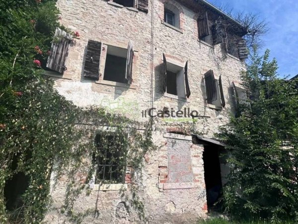 casa indipendente in vendita a Valdobbiadene in zona Guia