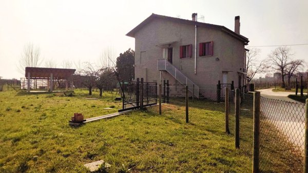 casa indipendente in vendita a Valdobbiadene in zona San Giovanni