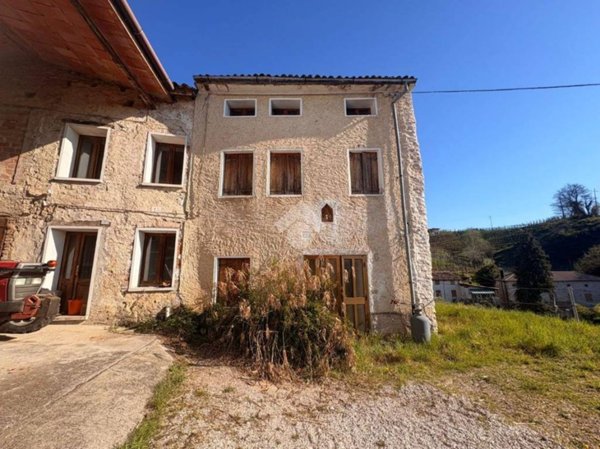 casa semindipendente in vendita a Valdobbiadene in zona Guia