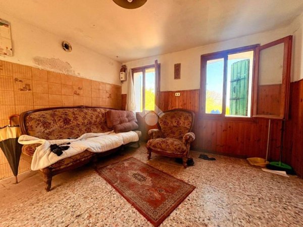 casa indipendente in vendita a Valdobbiadene in zona Guia