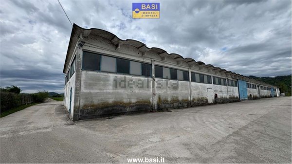 capannone in vendita a Valdobbiadene in zona Bigolino