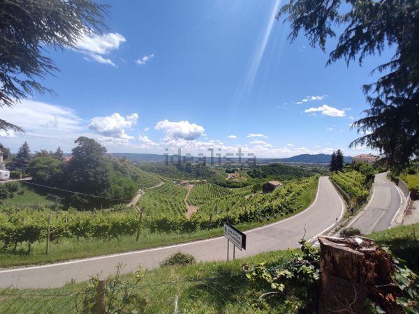 casa indipendente in vendita a Valdobbiadene in zona Guia