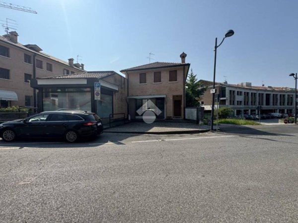 negozio in vendita a Valdobbiadene