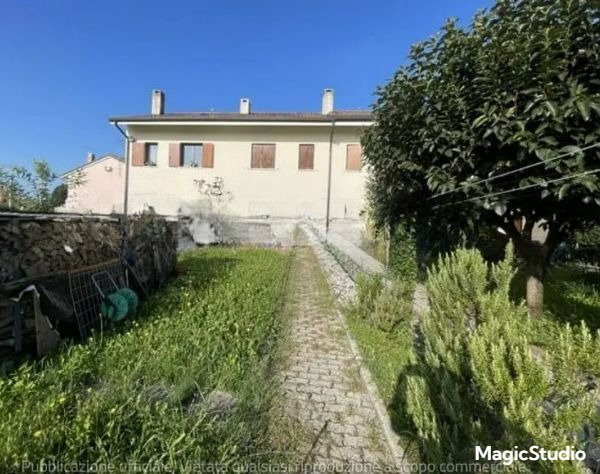 casa indipendente in vendita a Valdobbiadene in zona Bigolino