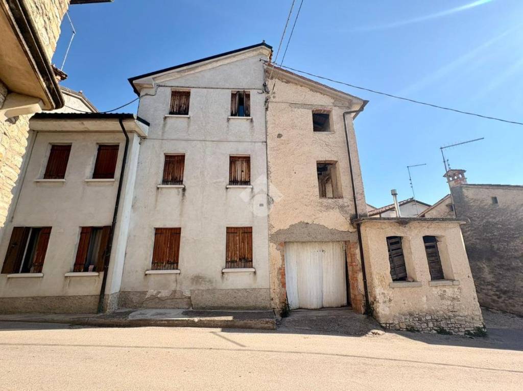 casa indipendente in vendita a Valdobbiadene in zona Guia