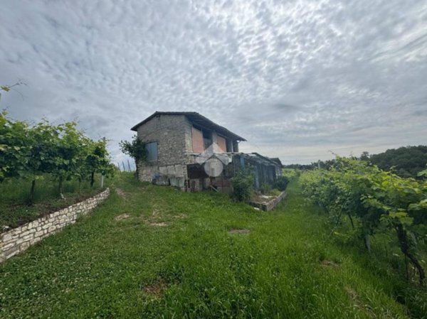locale commerciale in vendita a Valdobbiadene