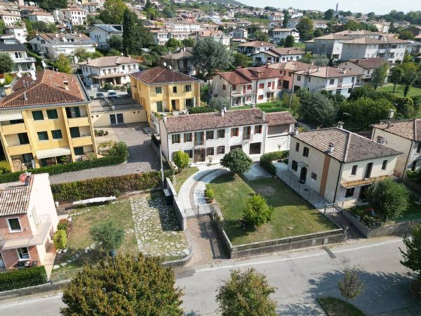 casa indipendente in vendita a Valdobbiadene in zona San Vito