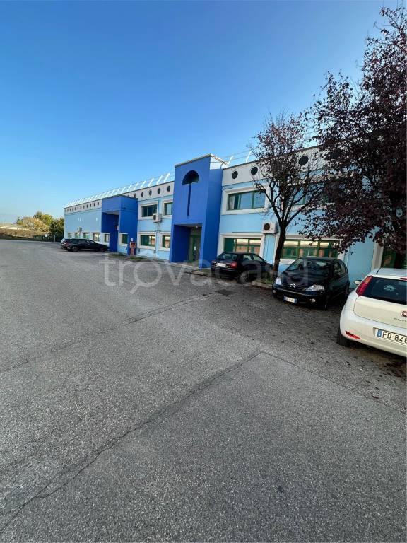 capannone in vendita a Vazzola