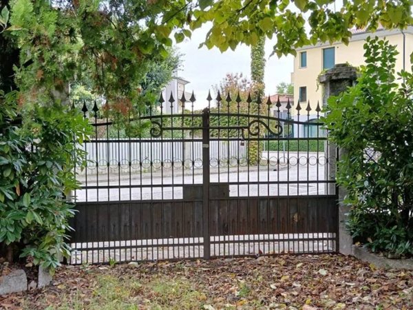 casa indipendente in vendita a Vazzola in zona Visnà