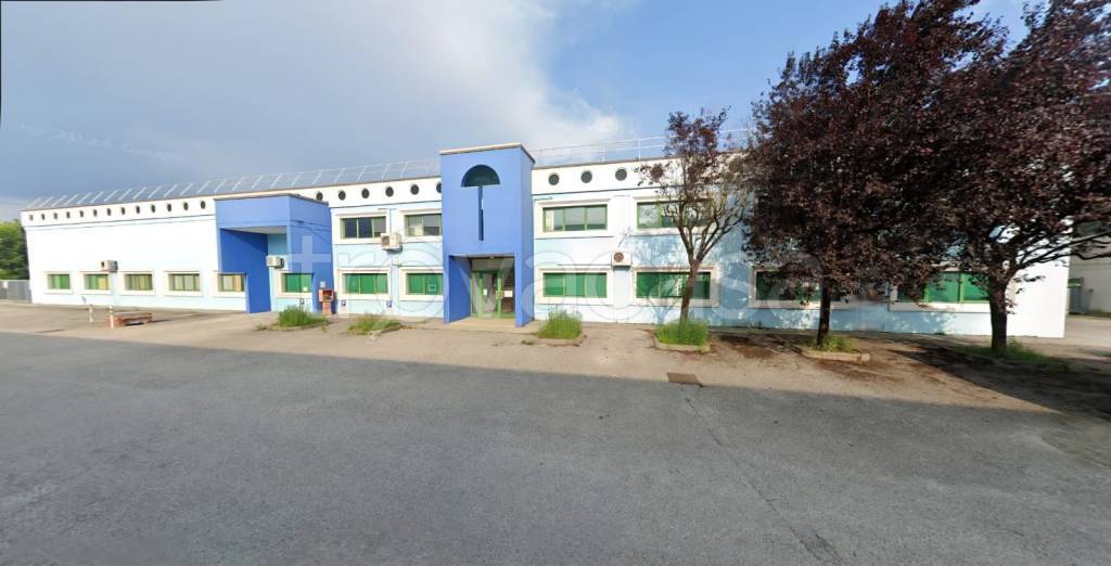 locale commerciale in vendita a Vazzola