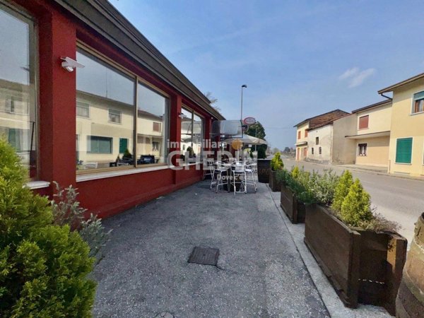 negozio in vendita a Vazzola