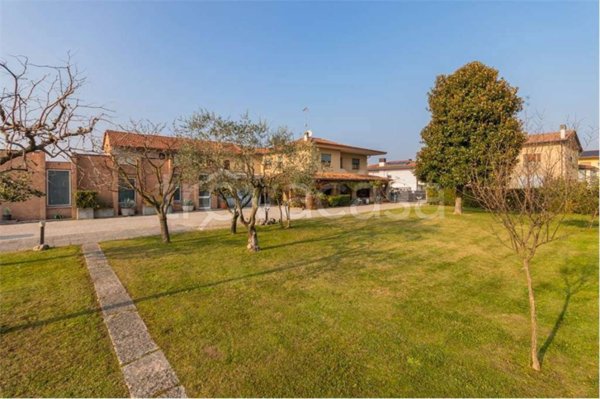casa indipendente in vendita a Vazzola in zona Visnà