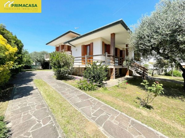 casa indipendente in vendita a Vedelago in zona Cavasagra