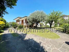 casa indipendente in vendita a Vedelago in zona Cavasagra