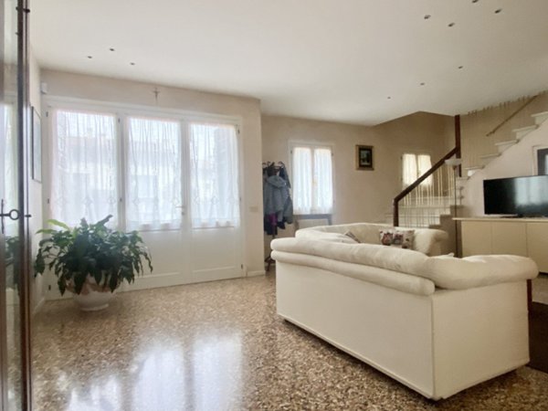 casa indipendente in vendita a Vedelago in zona Fanzolo