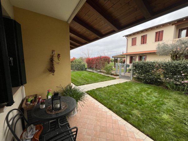 casa semindipendente in vendita a Vedelago in zona Fanzolo