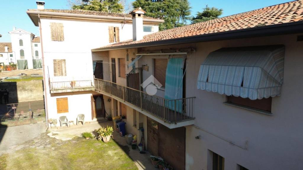 casa indipendente in vendita a Vedelago in zona Fossalunga