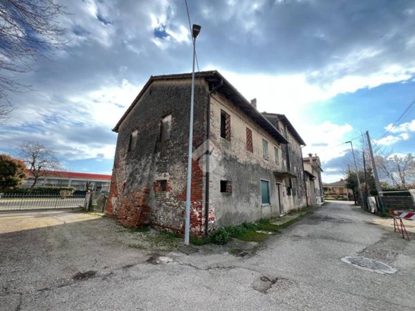 appartamento in vendita a Vedelago in zona Cavasagra