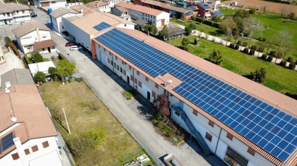 capannone in vendita a Vedelago in zona Fanzolo