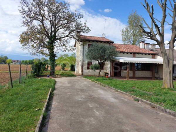casa indipendente in vendita a Vedelago in zona Fanzolo