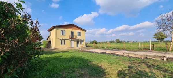 casa indipendente in vendita a Vedelago in zona Fanzolo