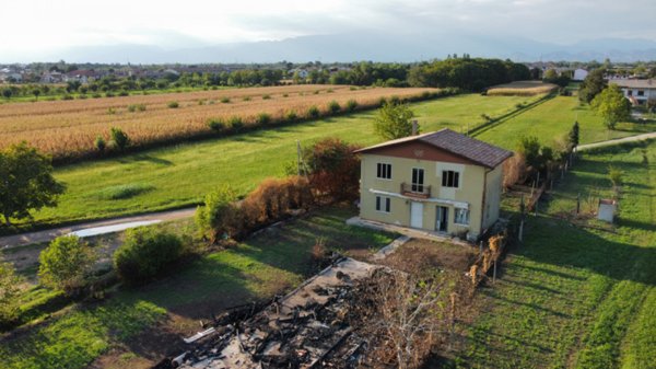 casa indipendente in vendita a Vedelago in zona Fanzolo