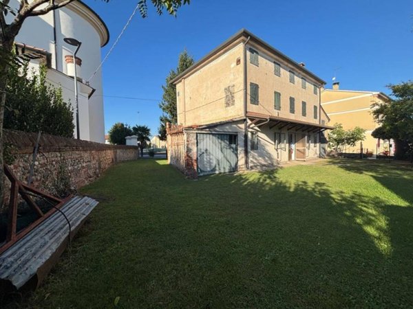 casa indipendente in vendita a Vedelago in zona Cavasagra