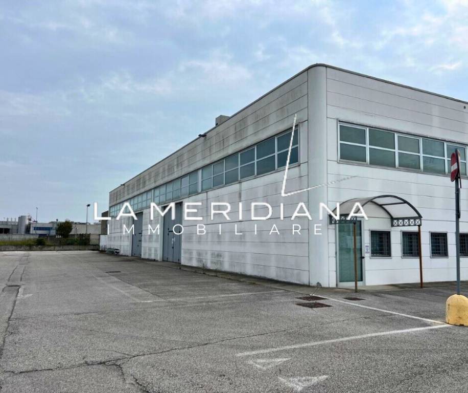 locale commerciale in vendita a Vedelago