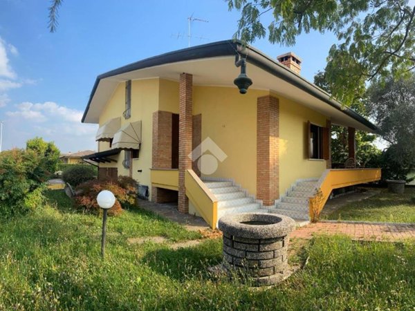 casa indipendente in vendita a Vedelago in zona Cavasagra