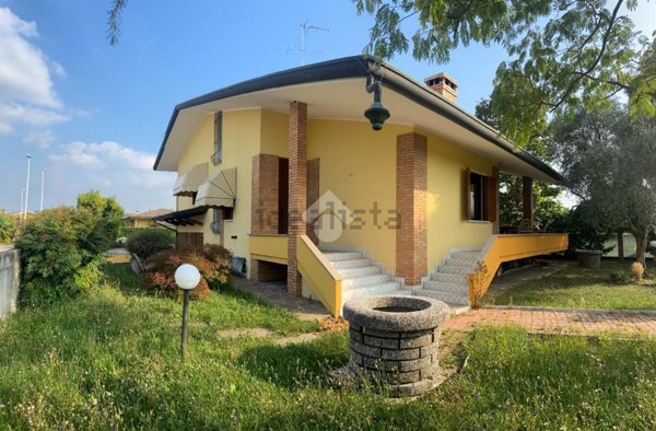 casa indipendente in vendita a Vedelago in zona Cavasagra