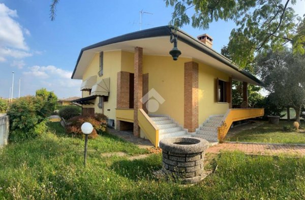 casa indipendente in vendita a Vedelago in zona Cavasagra