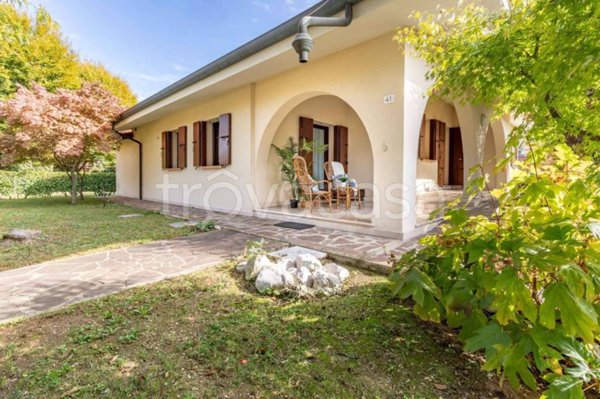 casa indipendente in vendita a Vedelago in zona Cavasagra