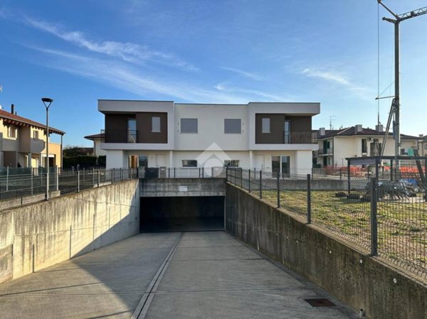 casa indipendente in vendita a Vedelago in zona Barcon