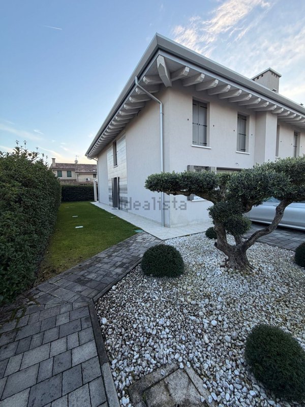 casa indipendente in vendita a Vedelago in zona Casacorba