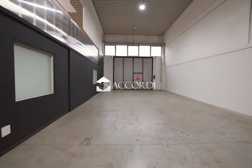 locale commerciale in vendita a Vedelago