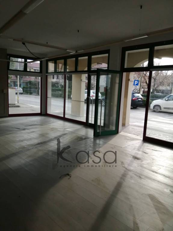 negozio in vendita a Vedelago in zona Albaredo