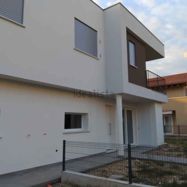 casa indipendente in vendita a Vedelago in zona Barcon