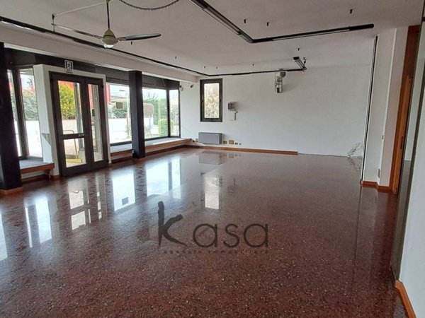 negozio in vendita a Vedelago in zona Casacorba