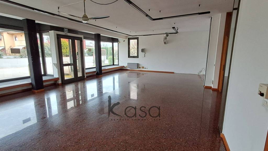 negozio in vendita a Vedelago in zona Casacorba