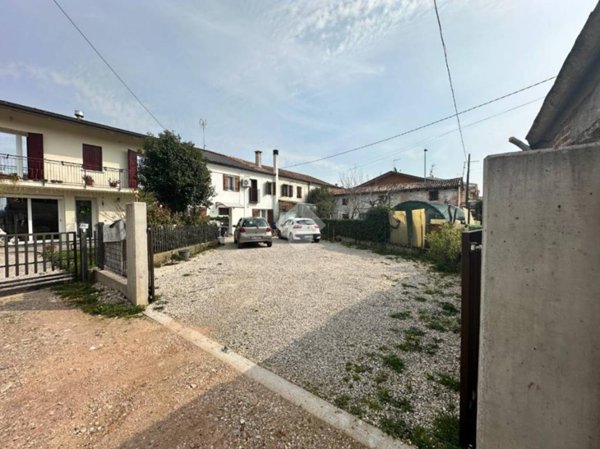 casa indipendente in vendita a Vedelago in zona Cavasagra