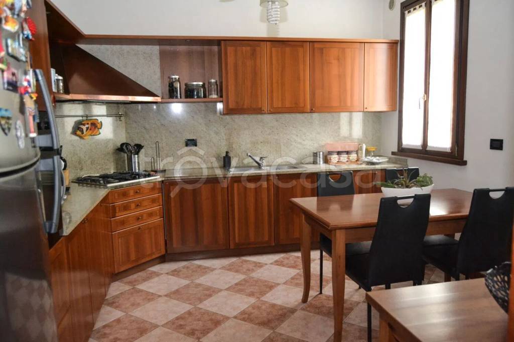 casa indipendente in vendita a Vedelago in zona Fanzolo