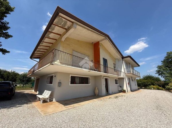 casa indipendente in vendita a Vedelago in zona Fossalunga