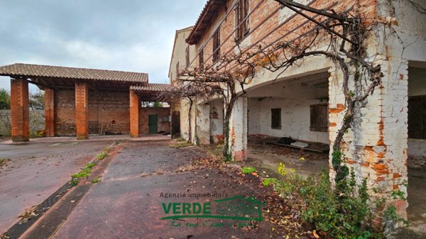 casale in vendita a Vedelago in zona Fanzolo