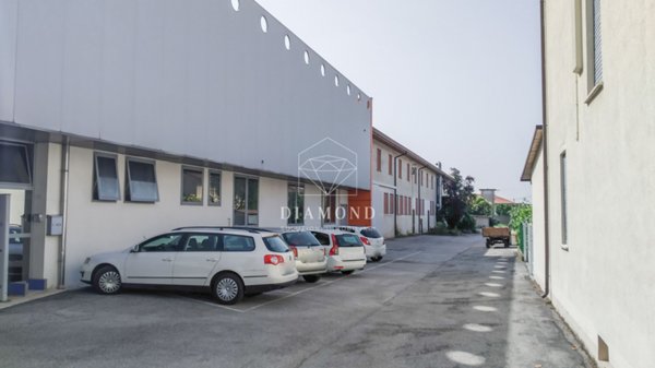 locale commerciale in vendita a Vedelago in zona Fanzolo