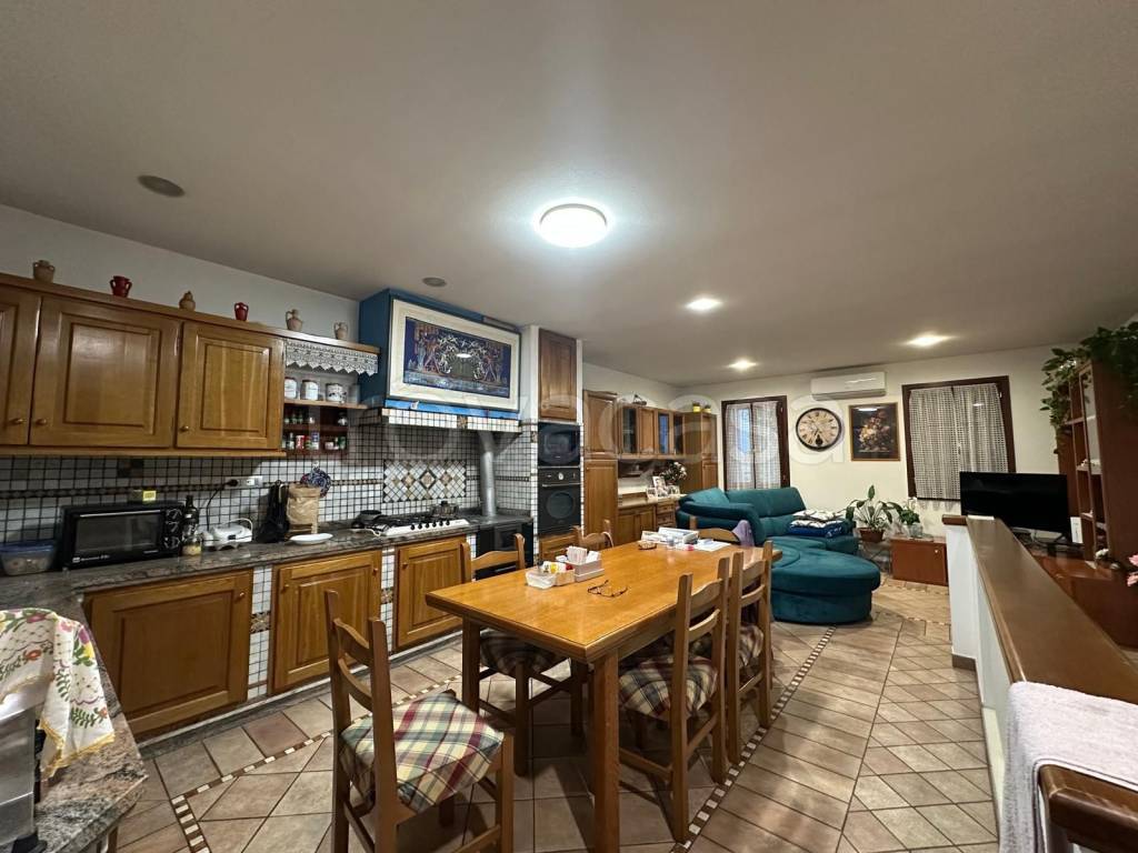 casa indipendente in vendita a Vedelago in zona Fanzolo