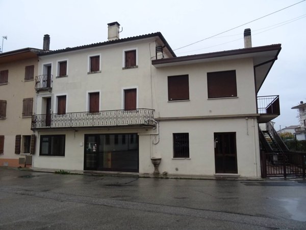 casa indipendente in vendita a Vidor