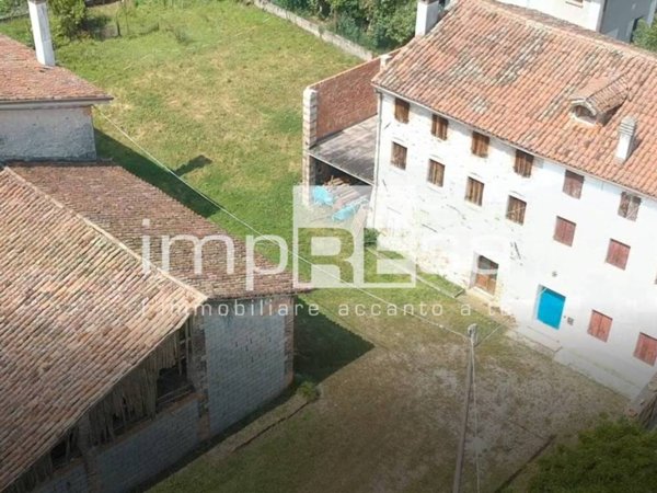casa indipendente in vendita a Vidor in zona Colbertaldo