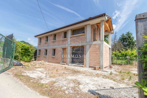 casa indipendente in vendita a Vidor in zona Colbertaldo