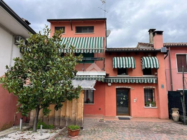 casa indipendente in vendita a Vidor