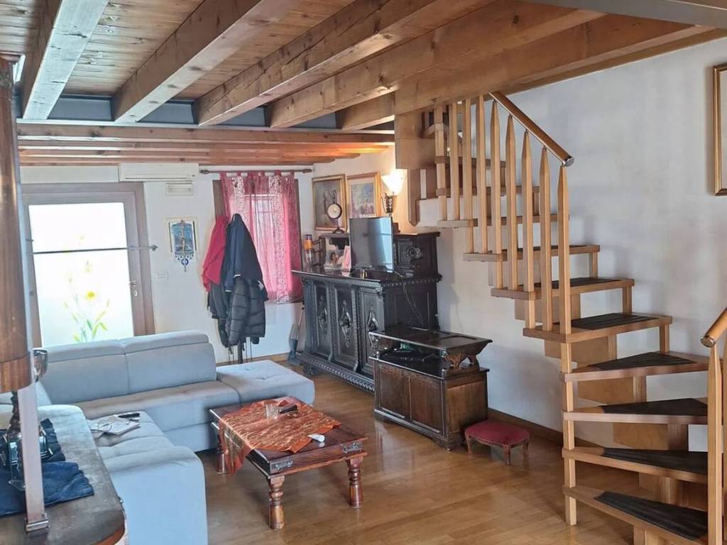 casa indipendente in vendita a Vidor
